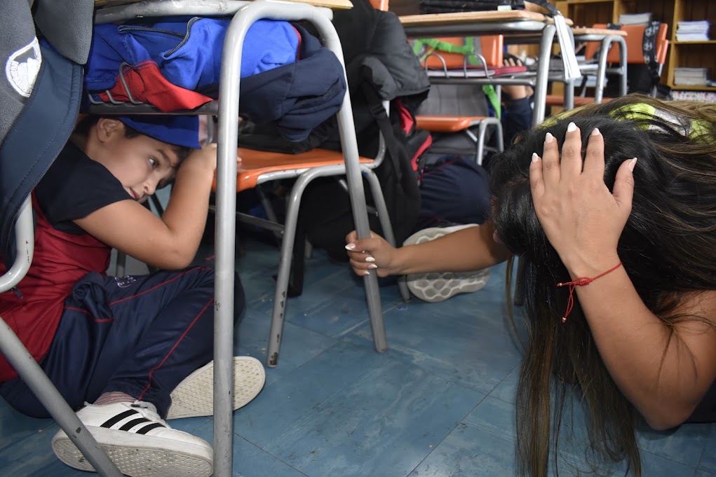 Niños en un simulacro con TERO